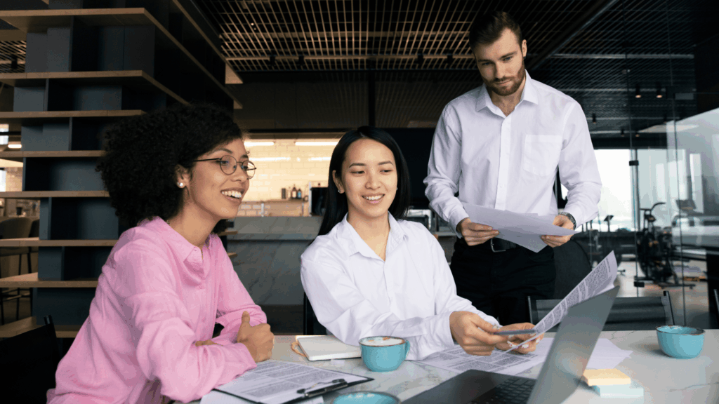 Kerja Hybrid Tapi Tetap Sinkron? Ini Peran Microsoft 365